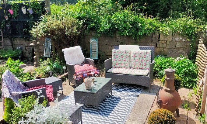 Corsham Cabin | Unique with breathtaking views. Chill and relax .pet friendly.