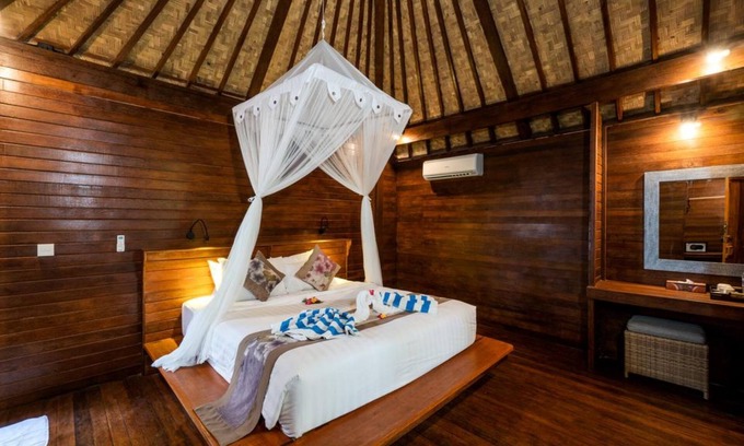 Mushroom Bay Cottage | Unique Wooden Cottage in Lembongan, Only Minutes Away from Beach on Bike