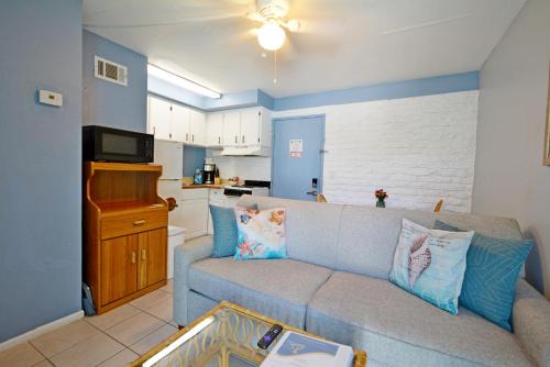 Cocoa Beach Apartment | Unit 104 - 1br Unit Wheated Pool And Hot Tub