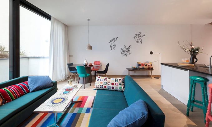Dieweg House | Unit 6 - Colorful Smart Home Triplex Private Garden & Parking