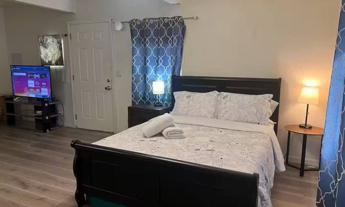 Centerville House | Unit C - The Hideaway