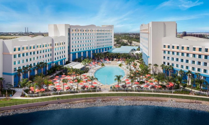 Florida Center Resort | Universal's Endless Summer Resort - Surfside Inn and Suites