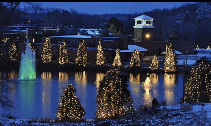 University Place Apartment | University Condo by the Lake, PNC & UNC-Charlotte - 2B 2 Ba