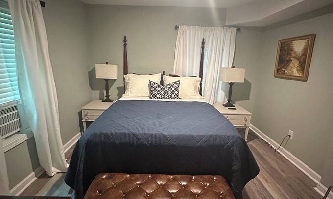 Chapel Hill Apartment | University Creek is a one bedroom apt. 3.5 miles from UNC on a small creek.
