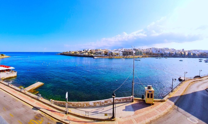 Marsaskala Apartment | Unobstructred seaviews; 2BR; Kingbeds; Fully ACd