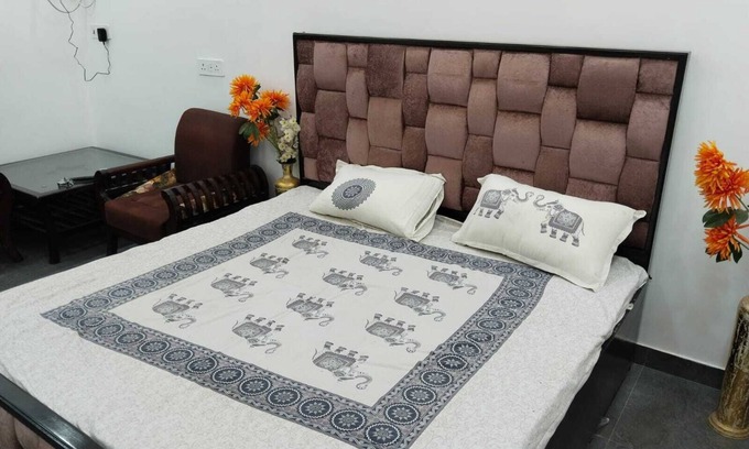 New Delhi House | Unparalleled: Experience the Pinnacle of Luxury Home Stays with a Lavish Bathtub