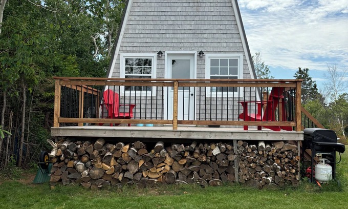 Corran Ban Cottage | Unplug and relax in this quiet retreat on the shores of Tracadie Bay