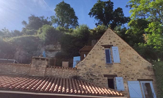 Domme House | Unusual gîte, Le Troglodyte with panoramic view