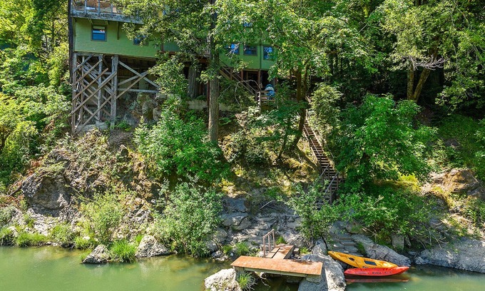 Summerhome Park Cabin | Unwind on the River, Views, Beaches, Dog Friendly