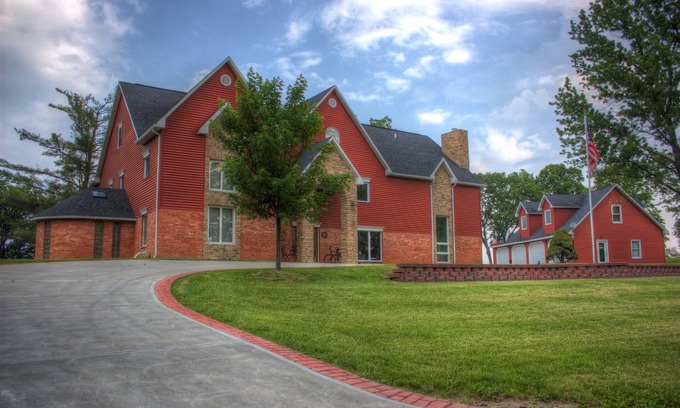Hermann Bed & Breakfast | Up Up and Away Lodging