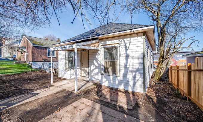 Pullman House | Updated 2-bedroom single family house in downtown Pullman