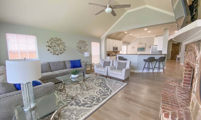 Lantana House | UPDATED 4 BR Home-Argyle Area-24 Min to DFW AIRPORT!