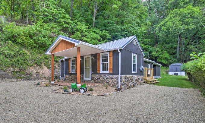 Bristol House | Updated Bristol Retreat about 2 Miles to Downtown!