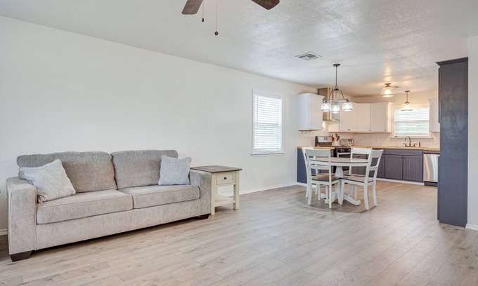 Mangum House | Updated Home w/Yard ~ 14 Mi to Quartz Mountain!