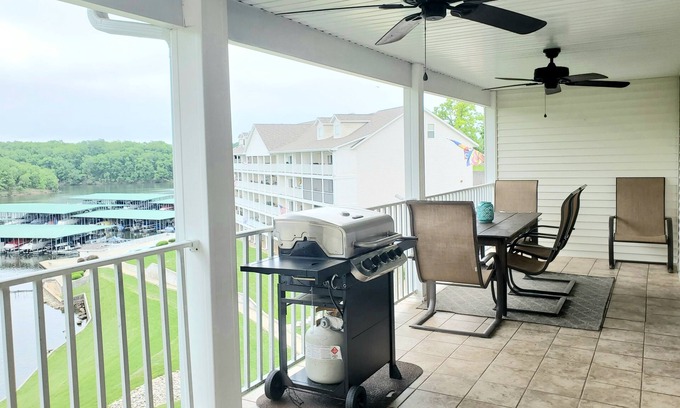 Osage Beach Condo | Updated June 2023*Luxury Condo for Rent @Parkview Bay - 4 BR/3 BA !