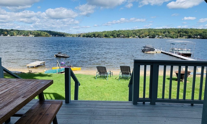 Coventry Lake House | Updated Lakefront House *outdoor tv and water toys- 10 min from UConn