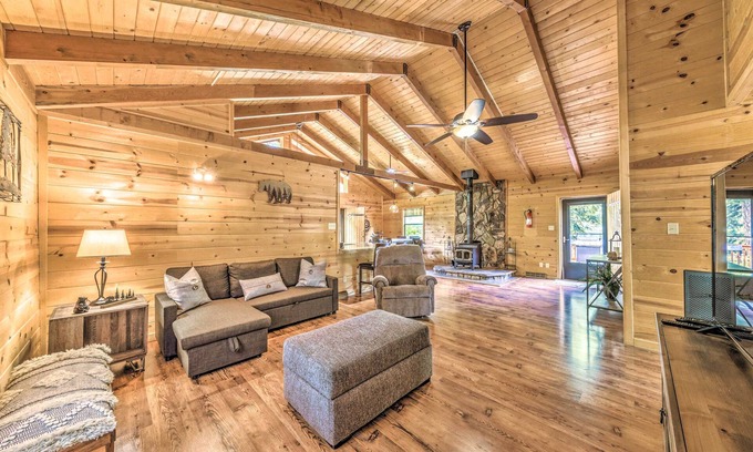 Ruidoso Cabin | Updated Ruidoso Cabin w/Spacious Deck & View