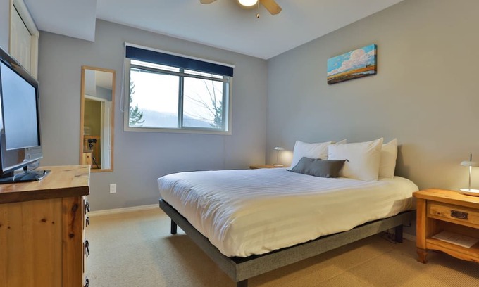 East Kootenay Apartment | Updated, Spacious, Riverside Condo