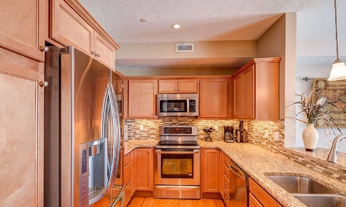 Geneva-on-the-Lake Condo | UPGRADED 2BR/2BA LAKEFRONT CONDO 305 Private Beach/BalconynRent 3/4th free-ask!
