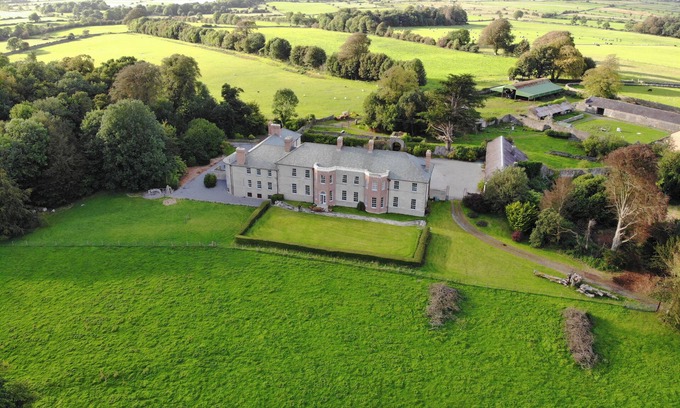 Tuam House | Upper Apartment - Galway's CastleHacket House Upper West Wing