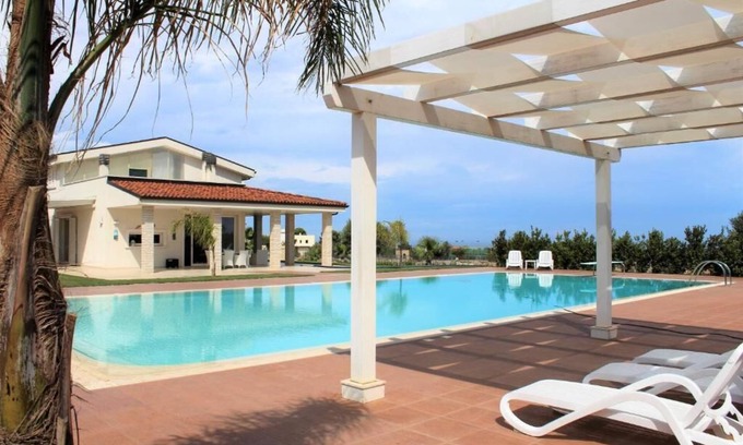 Polignano a Mare Villa | Upper floor apartment in Villa with swimming pool