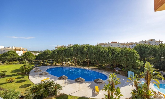 Branqueira Apartment | Upper Floor Spacious and Warm Pool View 2-Bed at Parque da Corcovada Albufeira