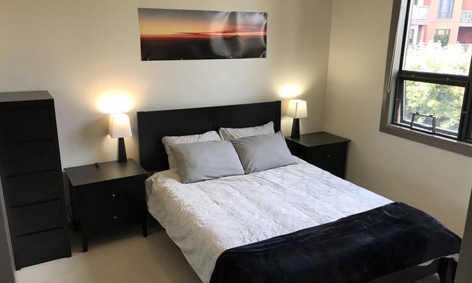 South Pandosy Apartment | Upper Floor w/ Courtyard View #550