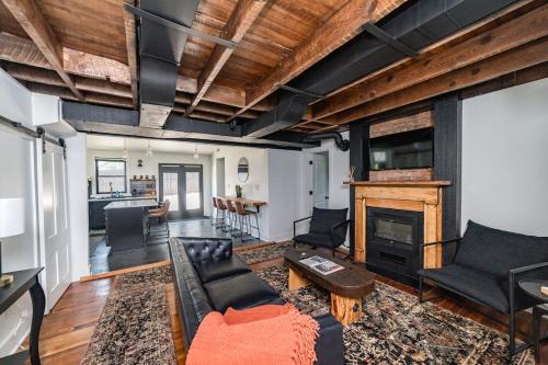 Daniels Hill Apartment | Uprising A pet friendly couples retreat