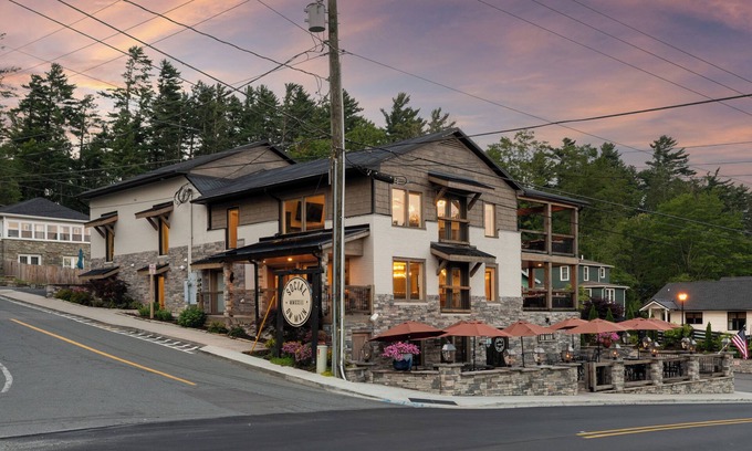 Blowing Rock House | Upscale 11-bedroom rental in the heart of Blowing Rock!