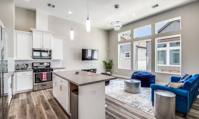 Spring Branch East House | Upscale 2 story home by the Galleria!