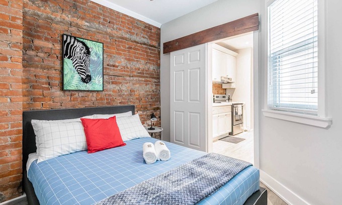 Central Hamilton Apartment | Upscale 2BR Condo with Netflix - Prime Location