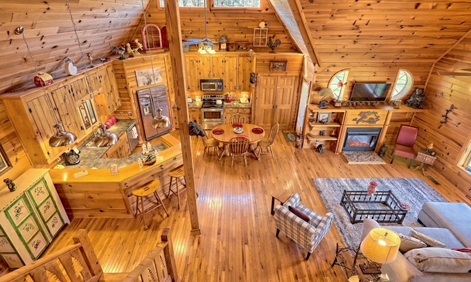 Choestoe Cabin | Upscale cabin in the north Ga. mountains on a peaceful pond. Pet friendly !