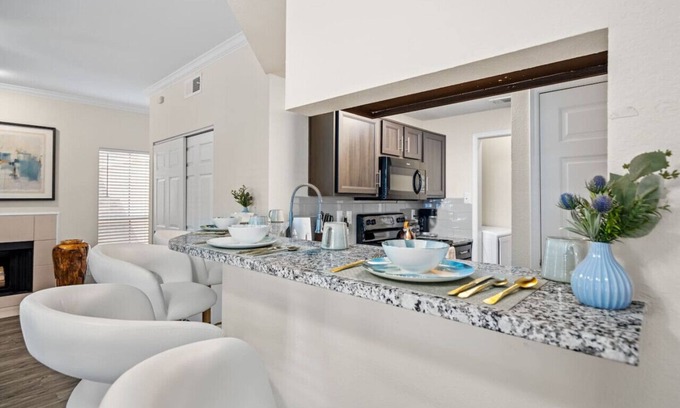 Southwest Carrollton Apartment | Upscale City Apartment with Pool & Fitness Center