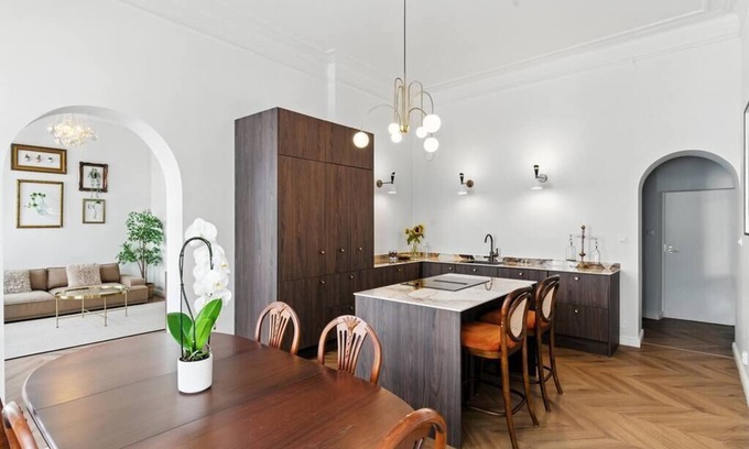 Kruununhaka Apartment | Upscale Downtown 2BR | King & Queen beds | Seaside