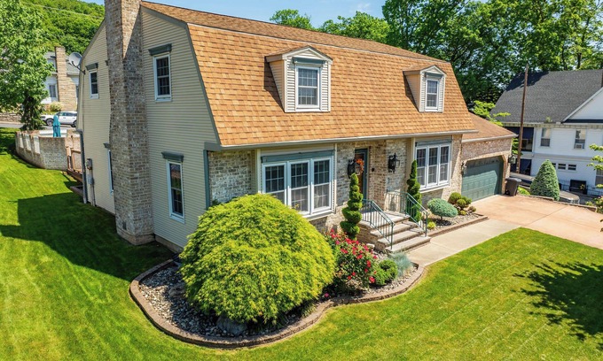 Ranshaw House | Upscale Home with Heated Inground Pool 15 mins to Knoebels