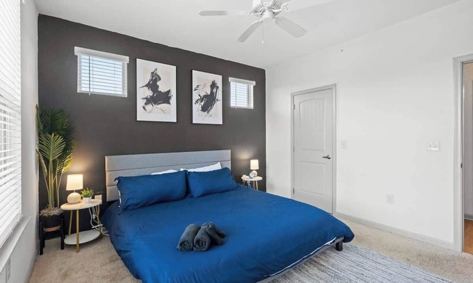 Charlotte Apartment | Upscale King 2BR Suite Mins Uptown Charlotte!