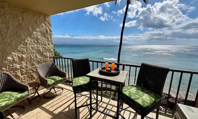 Maalaea Condo | Upscale Maui Oceanfront-Beachfront Condo, Lanai overlooking ocean with epic view