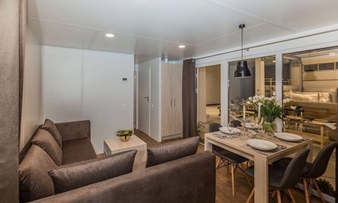 Wackersdorf House | Upscale mobile home on Lake Murnersee with hot pot