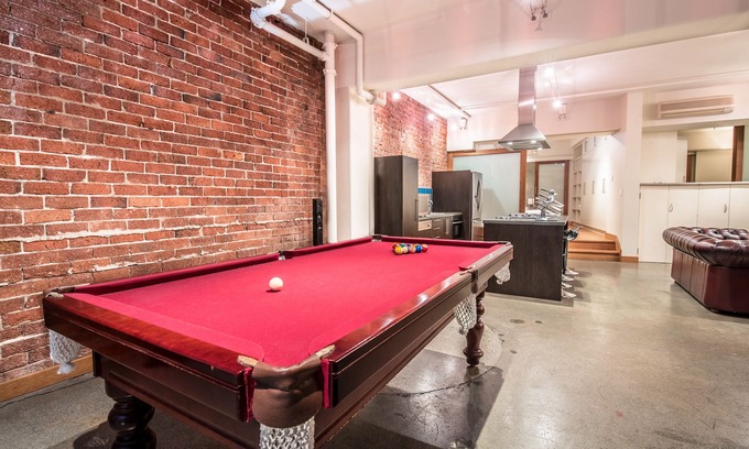 Perth Central Business District Apartment | Upscale polished King Street Suite