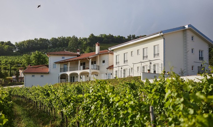 Kojsko House | Upscale winecountry B&B