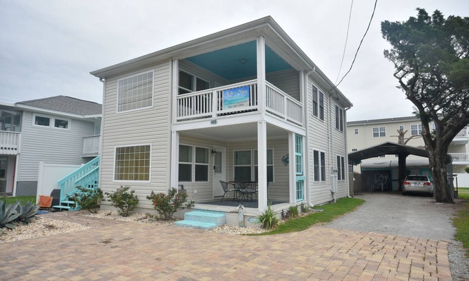 Crescent Beach House | Upstairs Unit - 2 Blocks to the Beach - Swimming Pool & Hot Tub