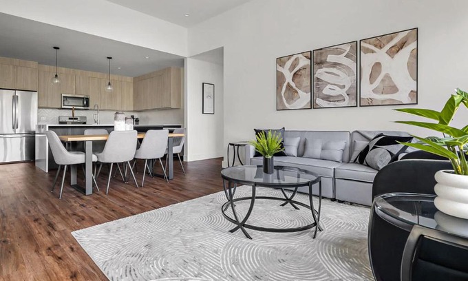West Congress Apartment | Upstay New Renos Spacious Apartment near SoCo