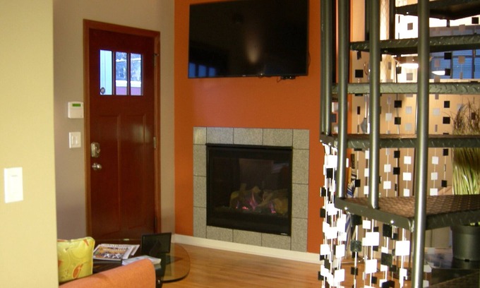 East Isles House | Uptown East Isles: Immaculate, Quiet, MCM Style for Nightly/Monthly Rental