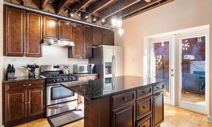 Bluff House | Uptown Stay *Near PPG Paints*