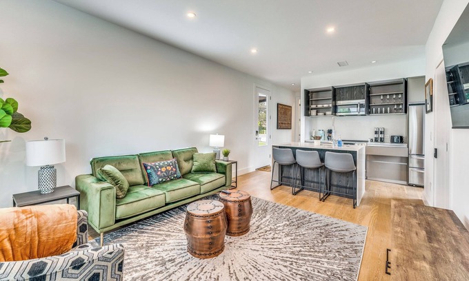 MLK House | Urban & Clean in East Austin, Long Stays-New Build