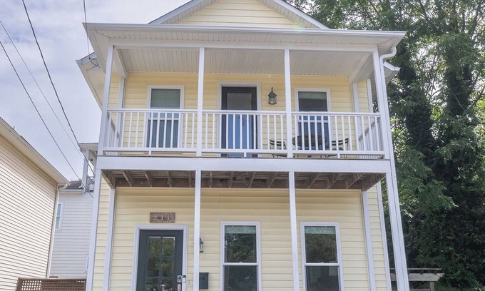 Downtown House | Urban Escape - Downtown Raleigh!