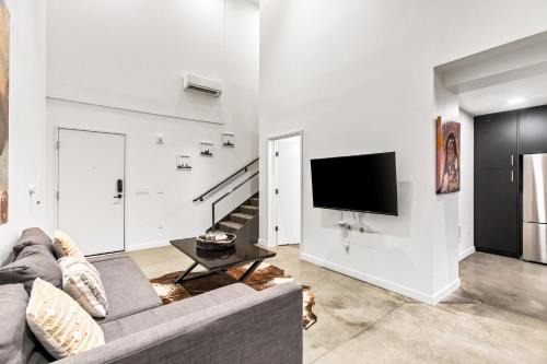 Downtown Apartment | Urban Loft, Redmond Core - 92 Walkscore!