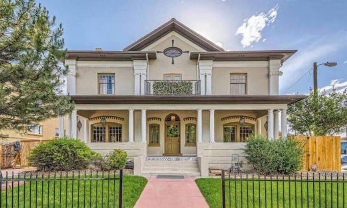 Cheesman Park Apartment | Urban Mansion Oasis 1BR Apt - Free Parking