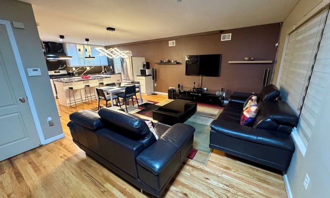 Mariners Harbor Apartment | Urban Oasis: A Modern 2-Bedroom Apartment in Staten Island with WiFi, AC & More.
