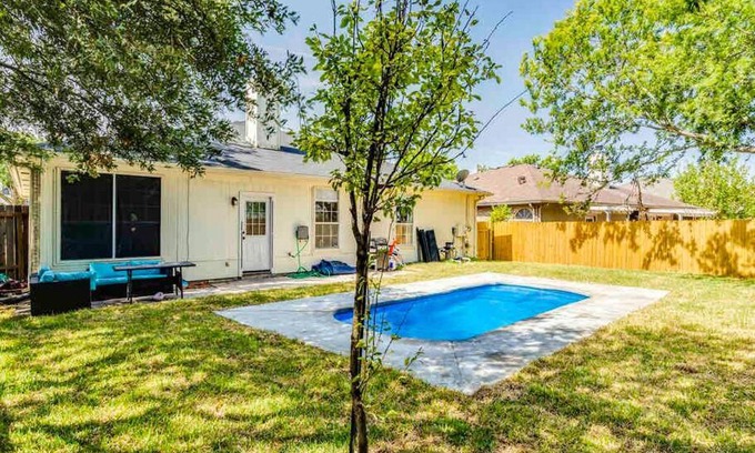 Pflugerville Villa | Urban Oasis North ATX , 5BR 2BA,Heated Pool
